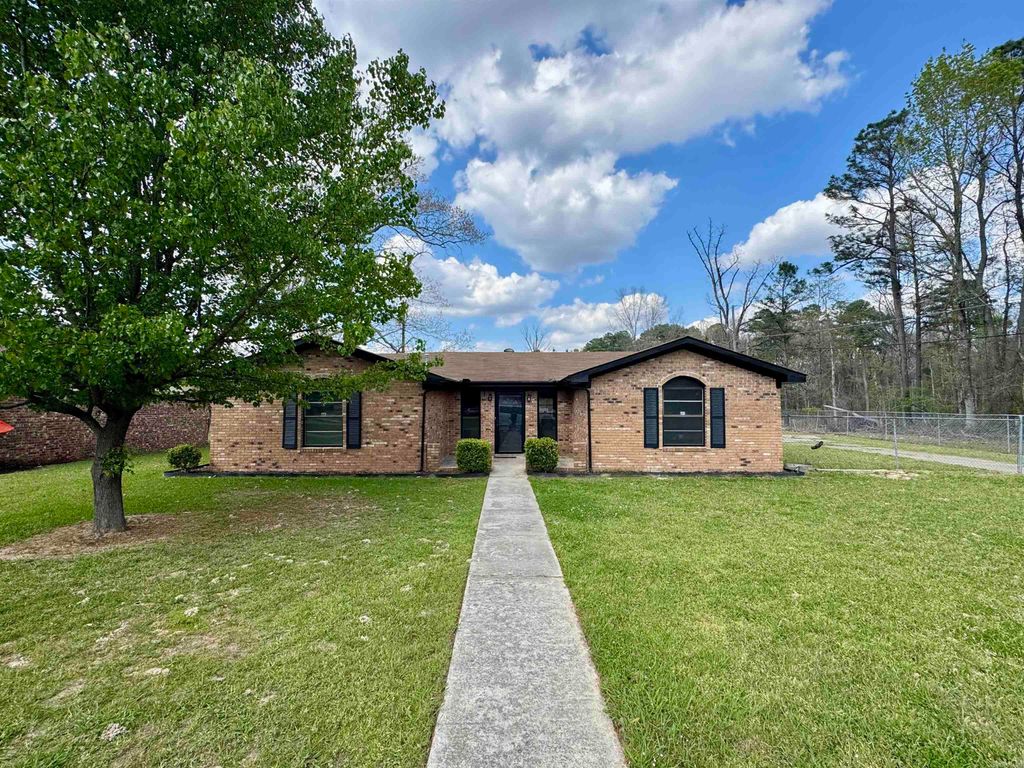 5923 Davis Drive, Pine Bluff, AR 71603