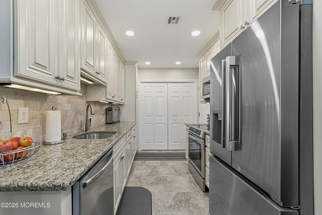 297a Yardley Drive, Monroe, NJ 08831