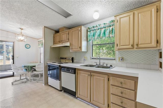 11250 Stringfellow RD, Bokeelia, FL 33922