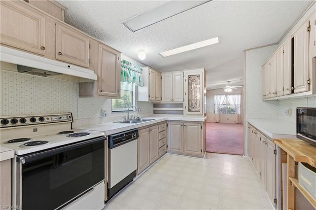 11250 Stringfellow RD, Bokeelia, FL 33922