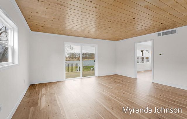 14661 Mercury Drive, Grand Haven, MI 49417