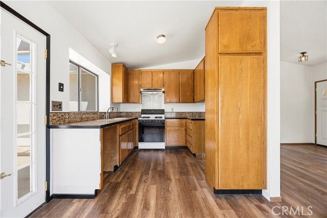 15110 Wavecrest Drive, Lake Elsinore, CA 92530