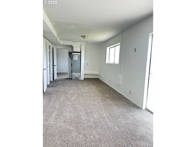 1735 Ne HILLTOP Ln, Madras, OR 97741