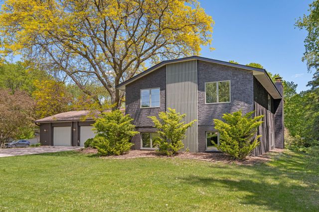 1940 Hunter Lane, Mendota Heights, MN 55118