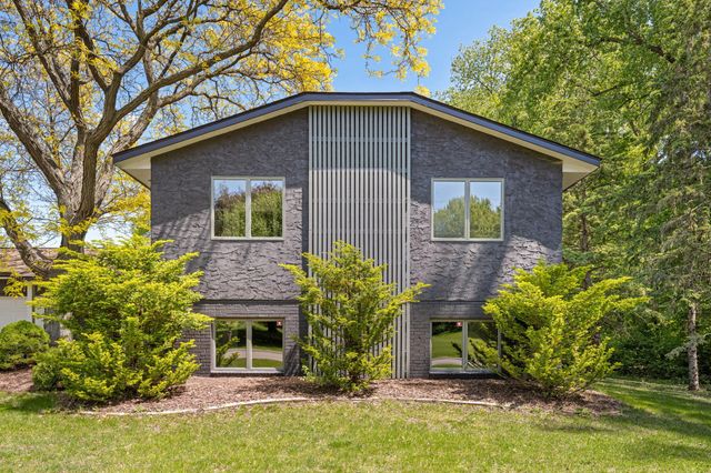 1940 Hunter Lane, Mendota Heights, MN 55118