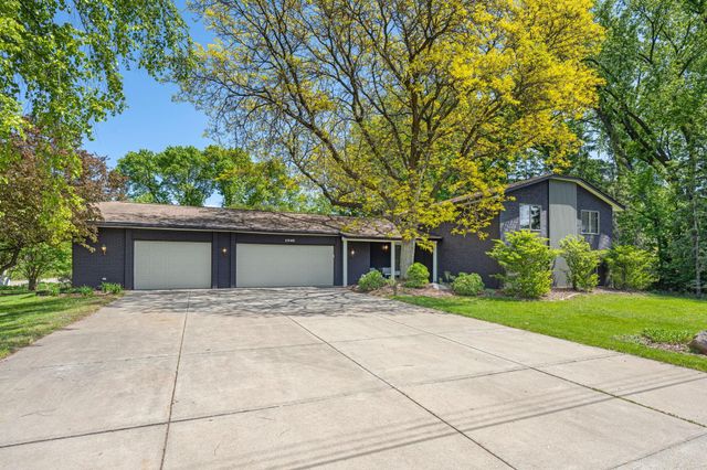 1940 Hunter Lane, Mendota Heights, MN 55118