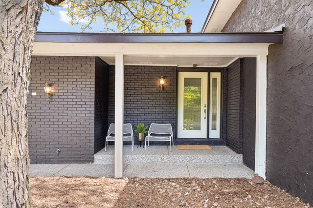 1940 Hunter Lane, Mendota Heights, MN 55118