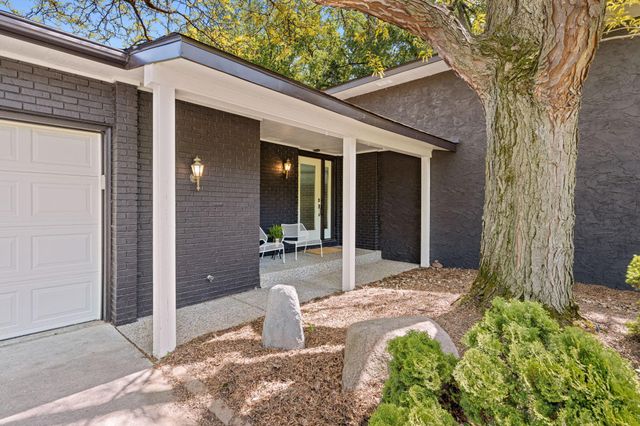 1940 Hunter Lane, Mendota Heights, MN 55118
