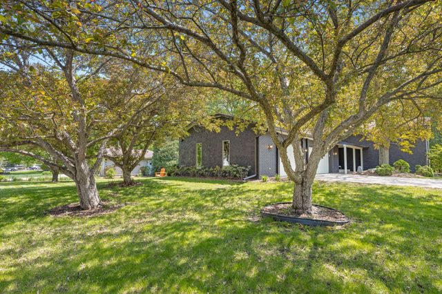 1940 Hunter Lane, Mendota Heights, MN 55118