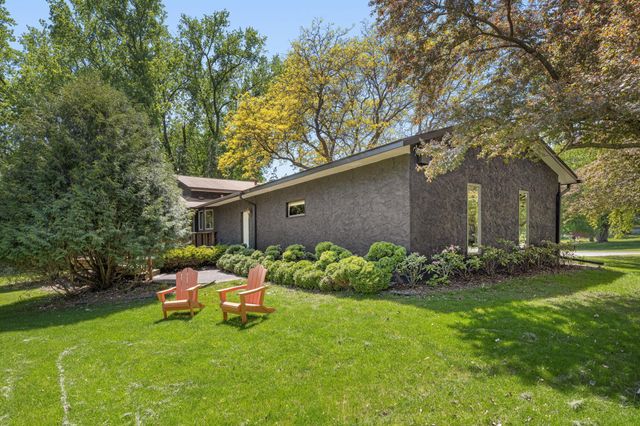 1940 Hunter Lane, Mendota Heights, MN 55118