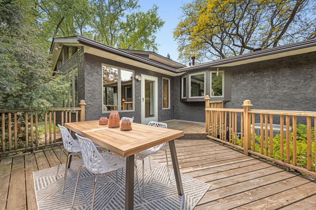 1940 Hunter Lane, Mendota Heights, MN 55118