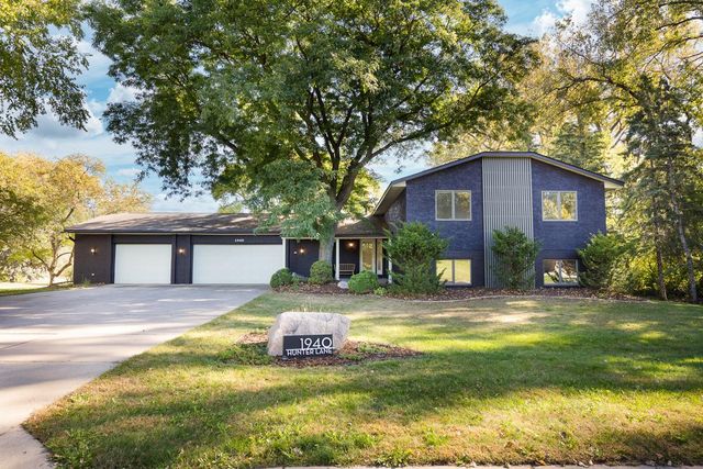 1940 Hunter Lane, Mendota Heights, MN 55118