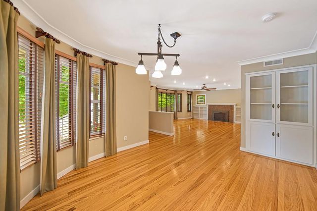 1031 9th Ave, Sacramento, CA 95818