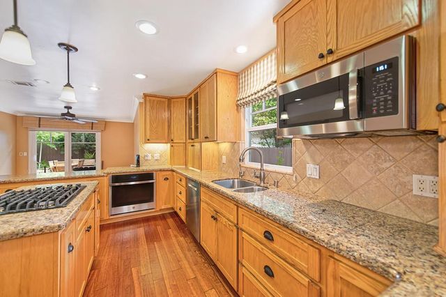 1031 9th Ave, Sacramento, CA 95818