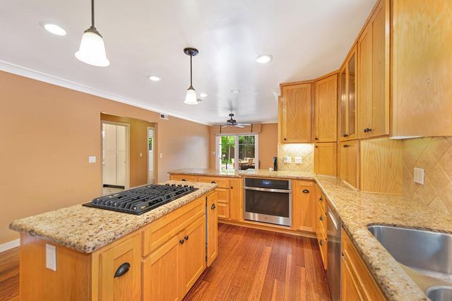 1031 9th Ave, Sacramento, CA 95818