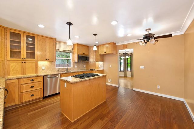 1031 9th Ave, Sacramento, CA 95818