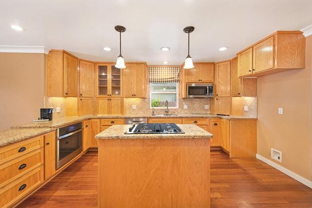 1031 9th Ave, Sacramento, CA 95818