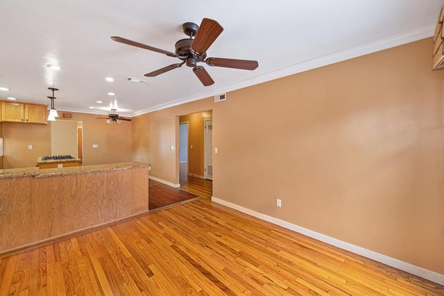 1031 9th Ave, Sacramento, CA 95818