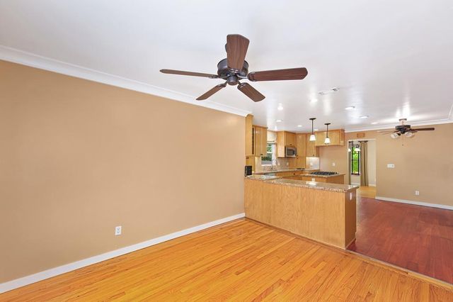 1031 9th Ave, Sacramento, CA 95818