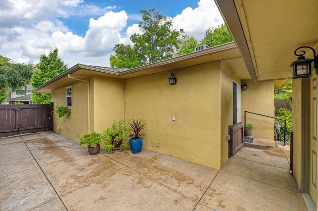 1031 9th Ave, Sacramento, CA 95818