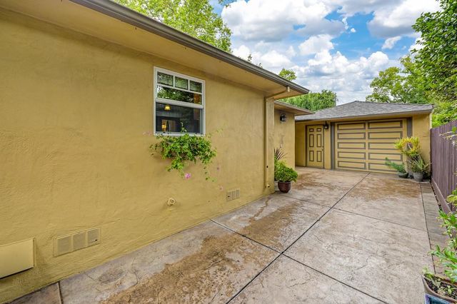 1031 9th Ave, Sacramento, CA 95818