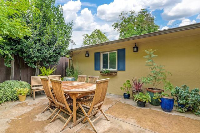 1031 9th Ave, Sacramento, CA 95818