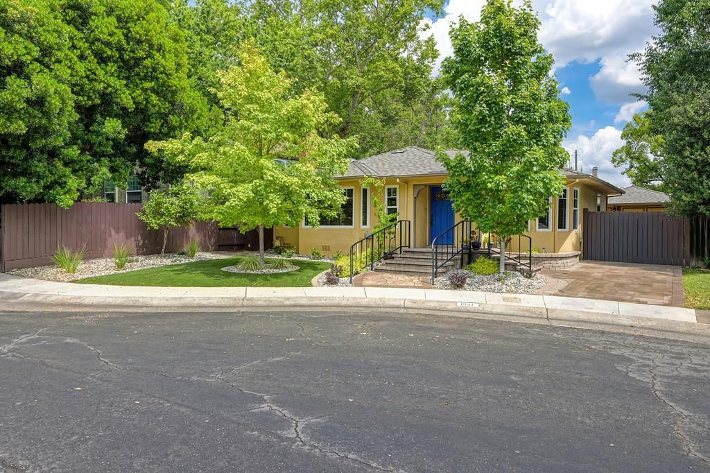 1031 9th Ave, Sacramento, CA 95818