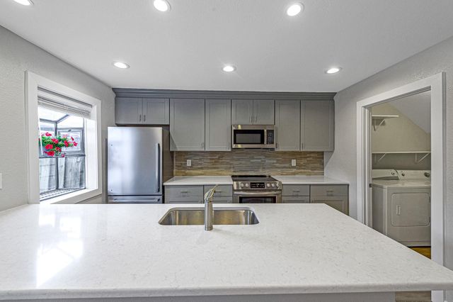 1500 Sandy Springs Unit 35 Road 35, Houston, TX 77042