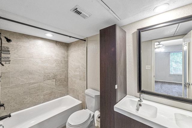 1500 Sandy Springs Unit 35 Road 35, Houston, TX 77042