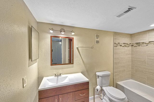 1500 Sandy Springs Unit 35 Road 35, Houston, TX 77042