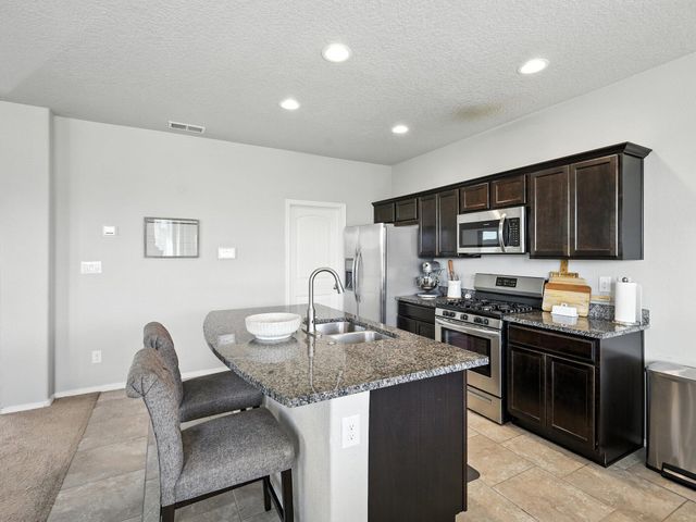 5925 Sandoval Drive NE, Rio Rancho, NM 87144