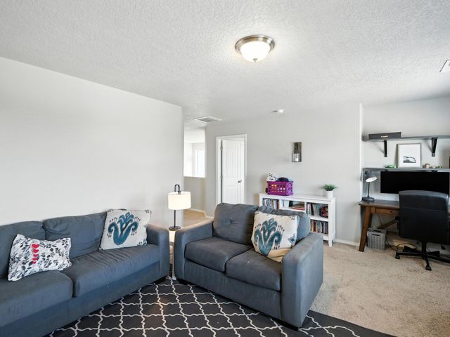 5925 Sandoval Drive NE, Rio Rancho, NM 87144