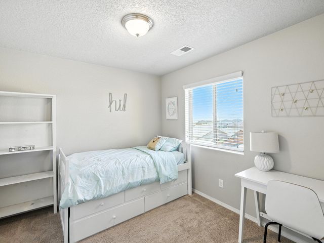 5925 Sandoval Drive NE, Rio Rancho, NM 87144