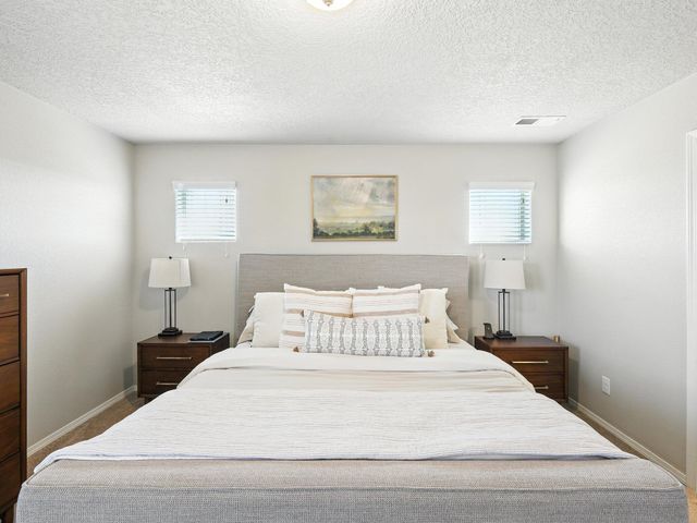 5925 Sandoval Drive NE, Rio Rancho, NM 87144