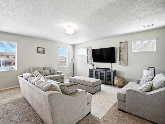 5925 Sandoval Drive NE, Rio Rancho, NM 87144