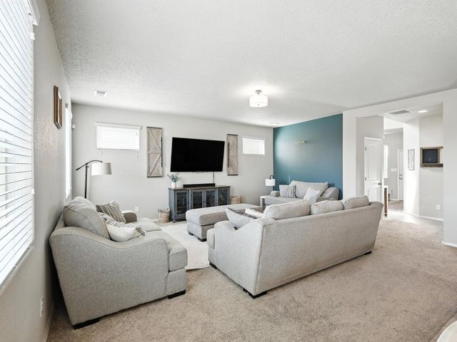 5925 Sandoval Drive NE, Rio Rancho, NM 87144