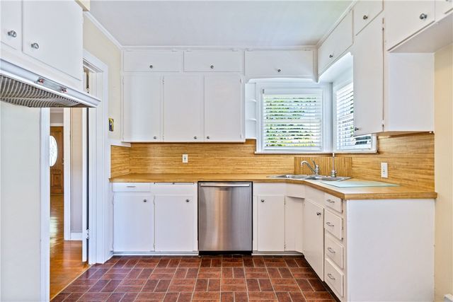 320 Foster Dr, Corpus Christi, TX 78404