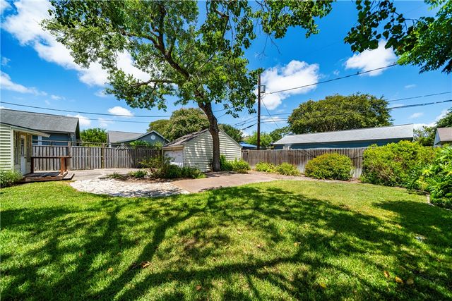 320 Foster Dr, Corpus Christi, TX 78404