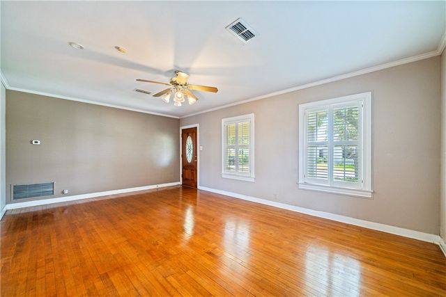 320 Foster Dr, Corpus Christi, TX 78404