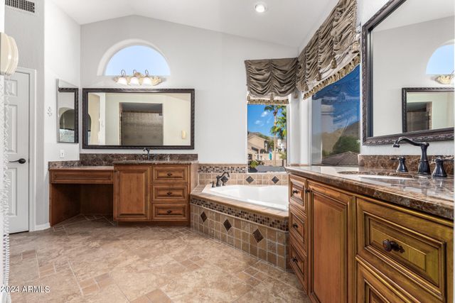 1367 E DESERT FLOWER Lane, Phoenix, AZ 85048