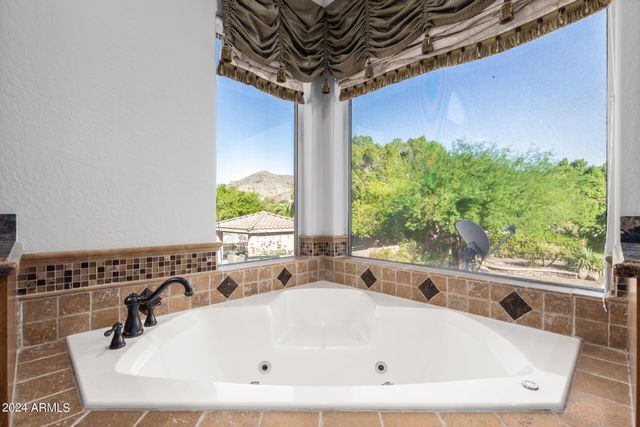 1367 E DESERT FLOWER Lane, Phoenix, AZ 85048