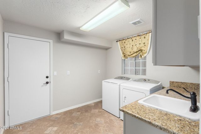 1367 E DESERT FLOWER Lane, Phoenix, AZ 85048