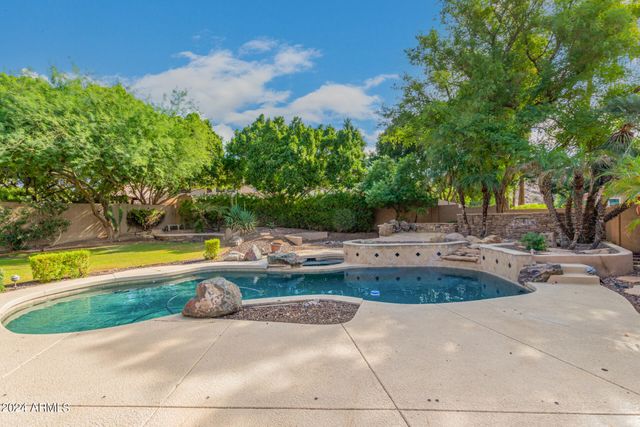 1367 E DESERT FLOWER Lane, Phoenix, AZ 85048