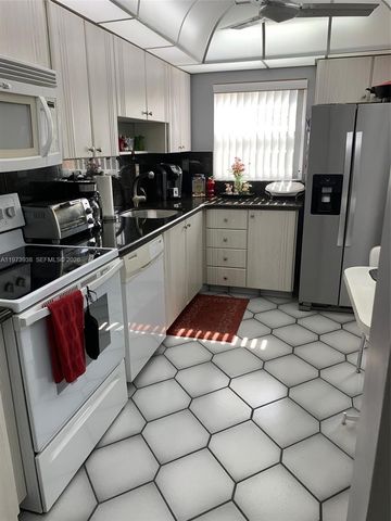 1400 Saint Charles 313, Pembroke Pines, FL 33026