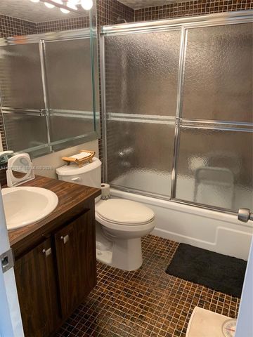 1400 Saint Charles 313, Pembroke Pines, FL 33026