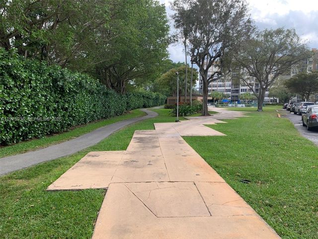 1400 Saint Charles 313, Pembroke Pines, FL 33026