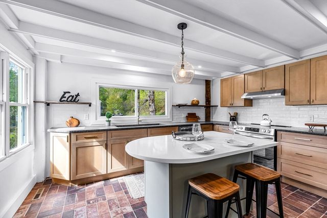 434 College Hwy, Southwick, MA 01077