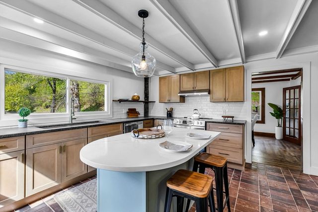 434 College Hwy, Southwick, MA 01077