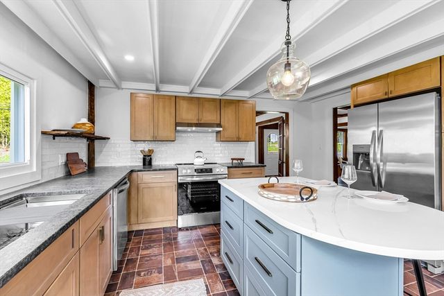 434 College Hwy, Southwick, MA 01077