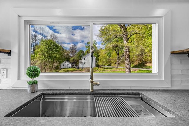 434 College Hwy, Southwick, MA 01077